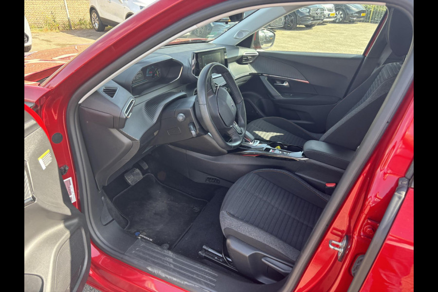 Peugeot e-2008 EV Allure 50 kWh 136pk | CarPlay | Adapt. Cruise