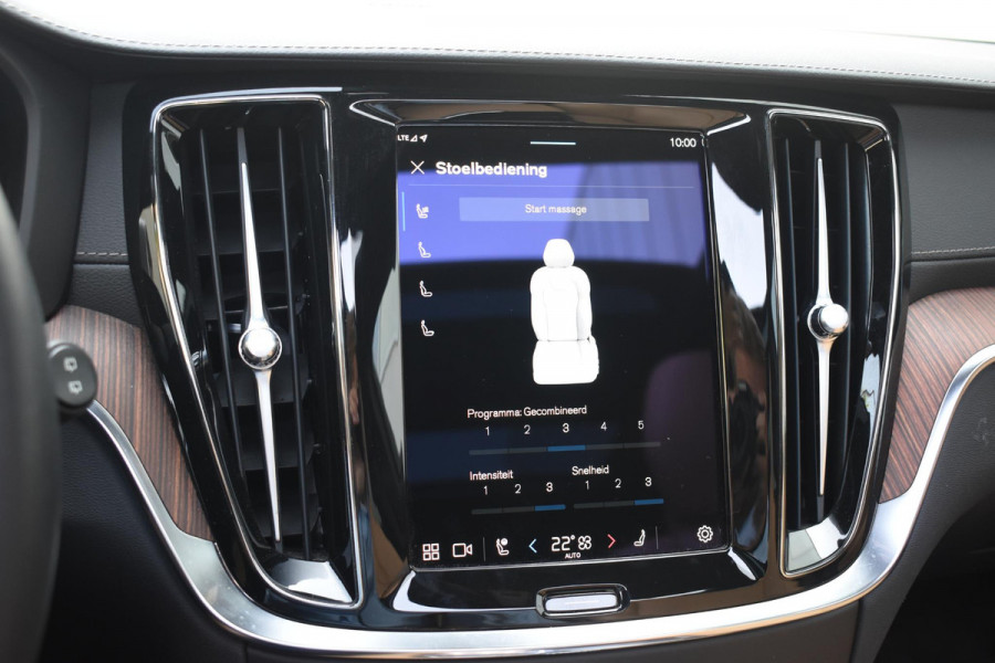 Volvo V60 T6 350PK Plug-in Hybrid AWD Ultimate Bright / Adaptive Cruise Control / Harman Kardon / 360 Camera / Elektrisch glazen schuif-kanteldak / Head-up Display / Nappa leer met stoelventilatie / Elektrisch verstelbare stoelen met geheugen / Stoelverwarming / Stuurverwarming
