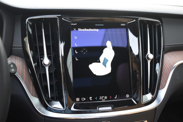 Volvo V60 T6 350PK Plug-in Hybrid AWD Ultimate Bright / Adaptive Cruise Control / Harman Kardon / 360 Camera / Elektrisch glazen schuif-kanteldak / Head-up Display / Nappa leer met stoelventilatie / Elektrisch verstelbare stoelen met geheugen / Stoelverwarming / Stuurverwarming