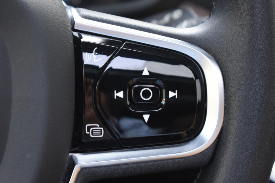 Volvo V60 T6 350PK Plug-in Hybrid AWD Ultimate Bright / Adaptive Cruise Control / Harman Kardon / 360 Camera / Elektrisch glazen schuif-kanteldak / Head-up Display / Nappa leer met stoelventilatie / Elektrisch verstelbare stoelen met geheugen / Stoelverwarming / Stuurverwarming