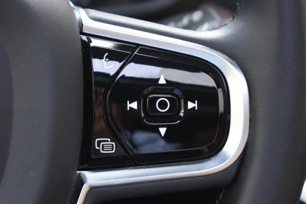 Volvo V60 T6 350PK Plug-in Hybrid AWD Ultimate Bright / Adaptive Cruise Control / Harman Kardon / 360 Camera / Elektrisch glazen schuif-kanteldak / Head-up Display / Nappa leer met stoelventilatie / Elektrisch verstelbare stoelen met geheugen / Stoelverwarming / Stuurverwarming