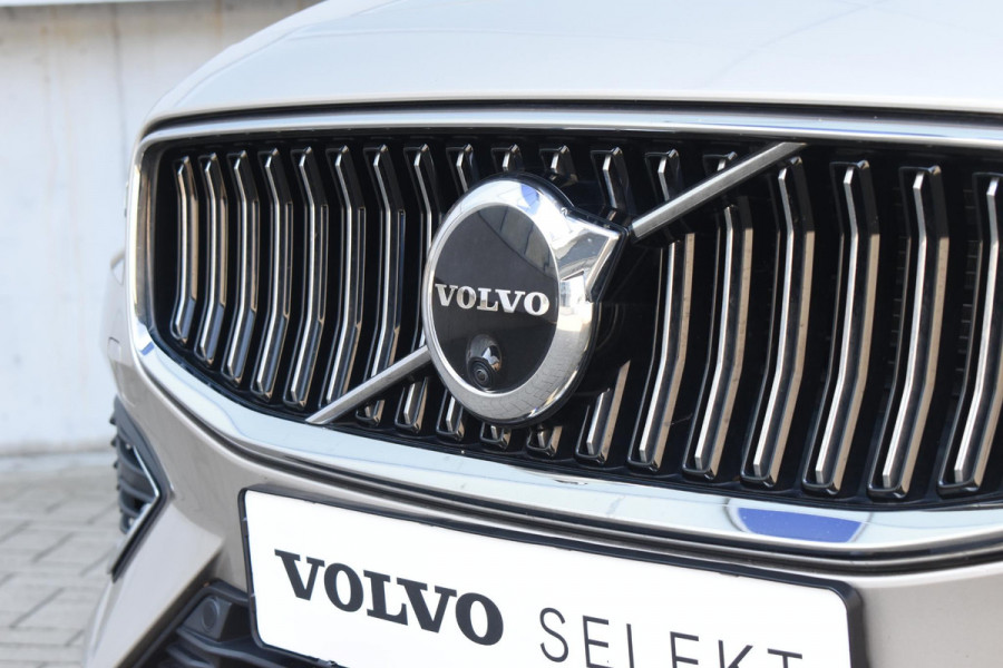 Volvo V60 T6 350PK Plug-in Hybrid AWD Ultimate Bright / Adaptive Cruise Control / Harman Kardon / 360 Camera / Elektrisch glazen schuif-kanteldak / Head-up Display / Nappa leer met stoelventilatie / Elektrisch verstelbare stoelen met geheugen / Stoelverwarming / Stuurverwarming