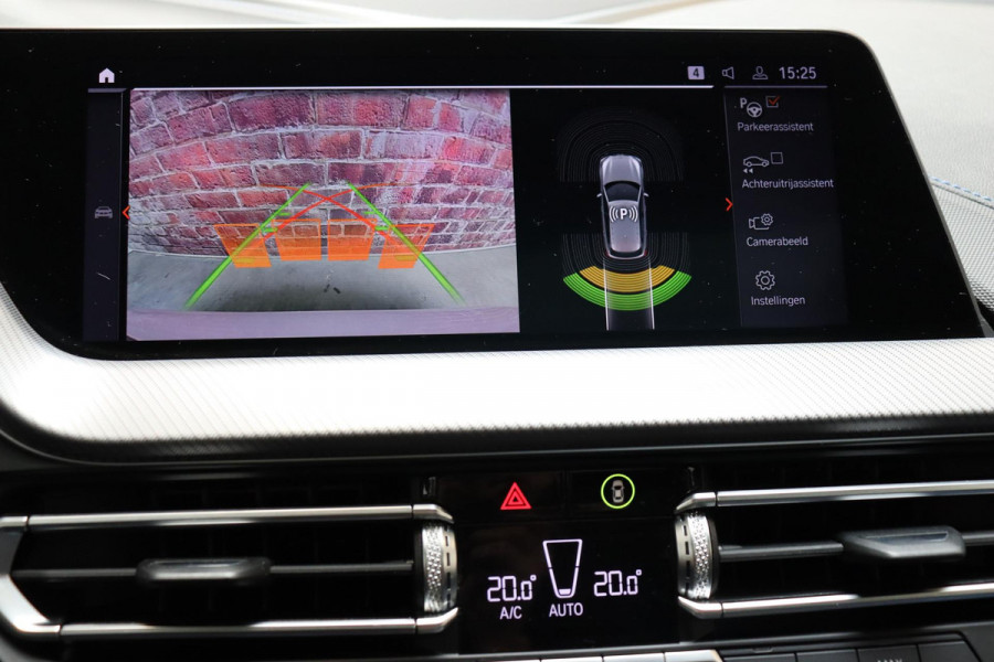 BMW 1-serie 118i High Executive M Sport Pakket Automaat / Live Cockpit Professional / Panoramadak / Lichtpakket / Shadow Line / Extra Getint Glas / 19 Inch / Achteruitrijcamera / Climate Control / Hifi / M Sportremsysteem / DAB / LED / Shadow Line