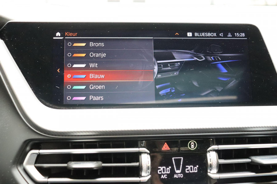 BMW 1-serie 118i High Executive M Sport Pakket Automaat / Live Cockpit Professional / Panoramadak / Lichtpakket / Shadow Line / Extra Getint Glas / 19 Inch / Achteruitrijcamera / Climate Control / Hifi / M Sportremsysteem / DAB / LED / Shadow Line