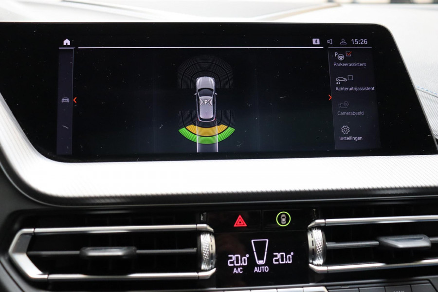 BMW 1-serie 118i High Executive M Sport Pakket Automaat / Live Cockpit Professional / Panoramadak / Lichtpakket / Shadow Line / Extra Getint Glas / 19 Inch / Achteruitrijcamera / Climate Control / Hifi / M Sportremsysteem / DAB / LED / Shadow Line