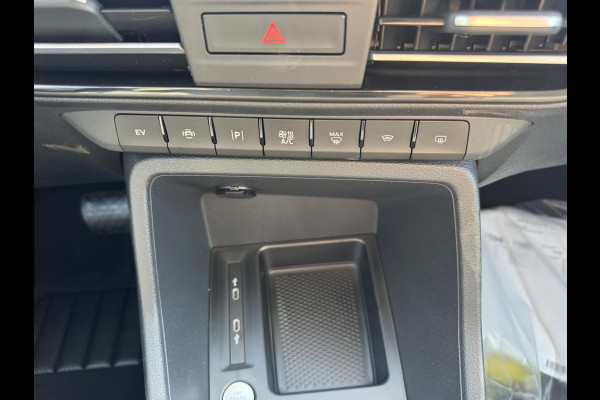 Ford Tourneo Connect 1.5 EcoBoost PHEV L2 Titanium | SCI | 150pk | 7 persoons | Comfort Pack | Trekhaak vast | Driver Assistance Pack | Led koplampen en dagrijverlichting | Led achterlichten