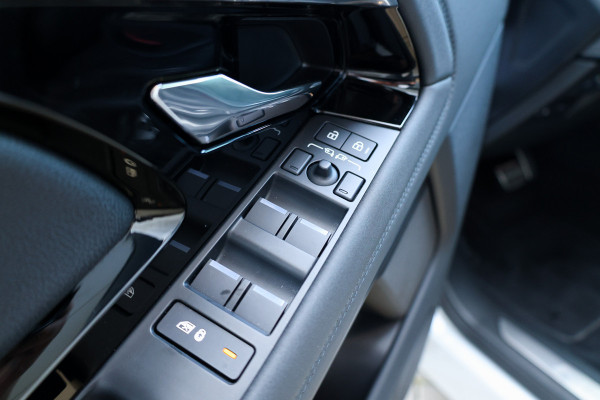 Land Rover Range Rover Evoque 1.5 P300e AWD R-Dynamic HSE | BTW | PANO | MEMORY | MERIDIAN | TREKHAAK | DEALER.OND |