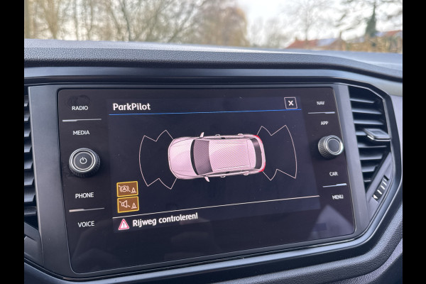 Volkswagen T-Roc 1.5 TSI 150PK DSG BUSINESS CARPLAY/NAVI/PDC