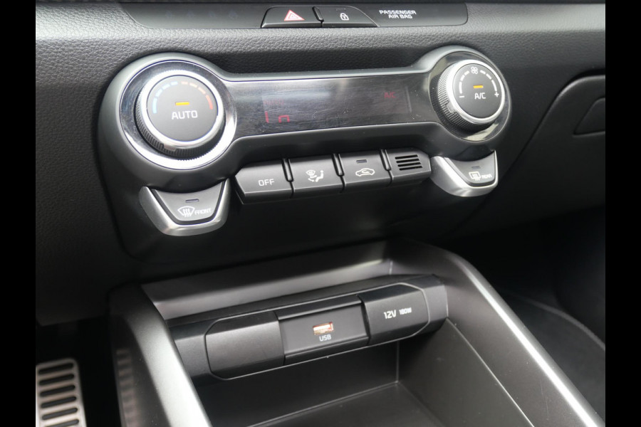 Kia Stonic 1.0 T-GDi MHEV GT-PlusLine | Trekhaak | Cruise | Clima | Schuif-kanteldak | Stoel-stuurverwarming | Keyless |