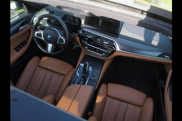 BMW 5 Serie 530e Business Edition Plus | Panoramadak | Sfeerverlichting | Laser LED | Apple Carplay |