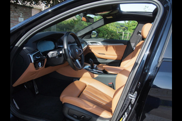 BMW 5 Serie 530e Business Edition Plus | Panoramadak | Sfeerverlichting | Laser LED | Apple Carplay |