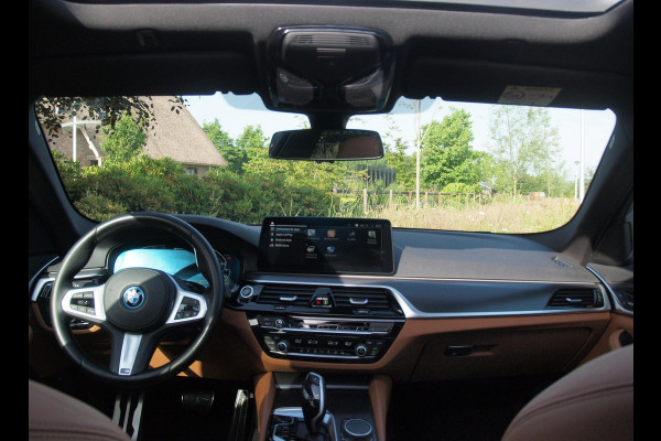 BMW 5 Serie 530e Business Edition Plus | Panoramadak | Sfeerverlichting | Laser LED | Apple Carplay |