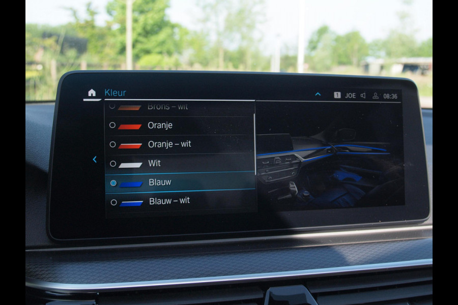BMW 5 Serie 530e Business Edition Plus | Panoramadak | Sfeerverlichting | Laser LED | Apple Carplay |