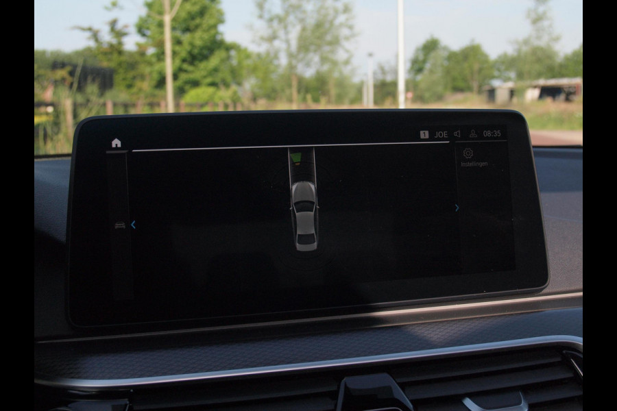 BMW 5 Serie 530e Business Edition Plus | Panoramadak | Sfeerverlichting | Laser LED | Apple Carplay |