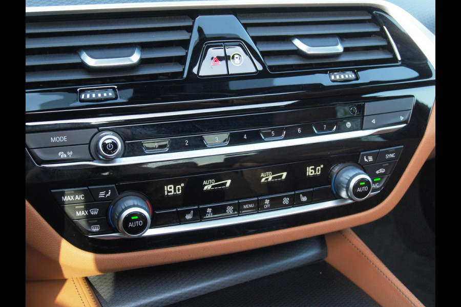 BMW 5 Serie 530e Business Edition Plus | Panoramadak | Sfeerverlichting | Laser LED | Apple Carplay |