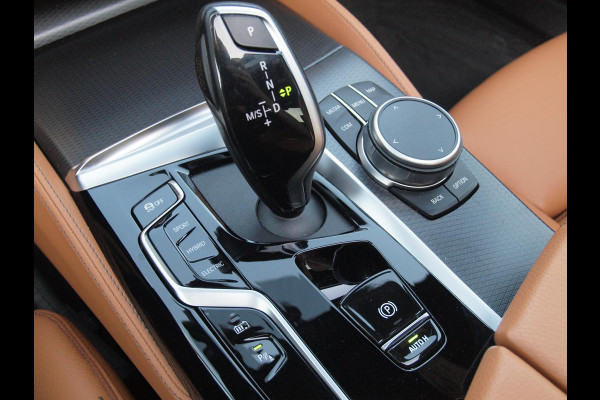 BMW 5 Serie 530e Business Edition Plus | Panoramadak | Sfeerverlichting | Laser LED | Apple Carplay |