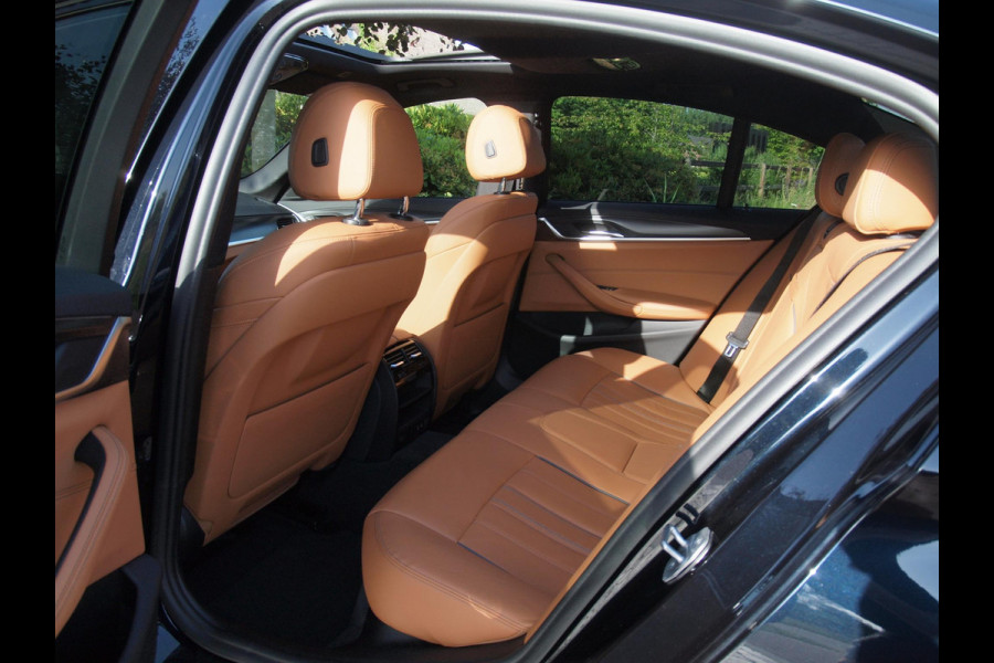 BMW 5 Serie 530e Business Edition Plus | Panoramadak | Sfeerverlichting | Laser LED | Apple Carplay |