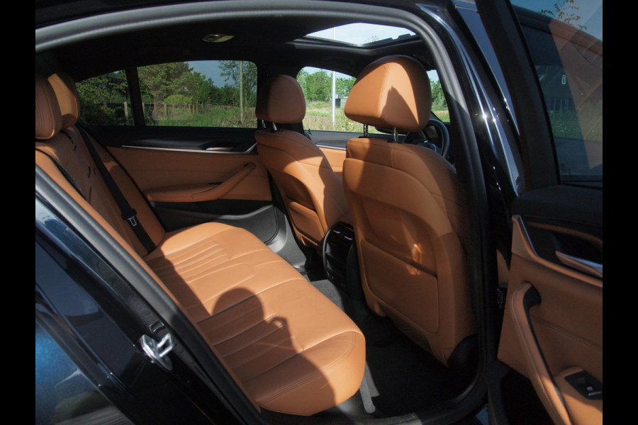 BMW 5 Serie 530e Business Edition Plus | Panoramadak | Sfeerverlichting | Laser LED | Apple Carplay |