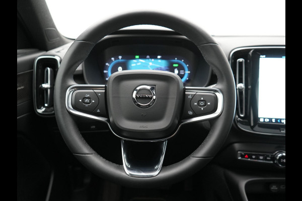 Volvo XC40 Single Motor Extended Range Ultimate 78 kWh 252pk Dealer O.H. | Panodak | Adaptive Cruise | 360 Camera | Harman / Kardon | Warmtepomp | Sportstoelen Memory & Verwarmd | Google Assistent | Keyless | Blis | Apple Carplay | DAB |