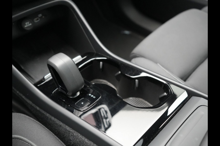 Volvo XC40 Single Motor Extended Range Ultimate 78 kWh 252pk Dealer O.H. | Panodak | Adaptive Cruise | 360 Camera | Harman / Kardon | Warmtepomp | Sportstoelen Memory & Verwarmd | Google Assistent | Keyless | Blis | Apple Carplay | DAB |