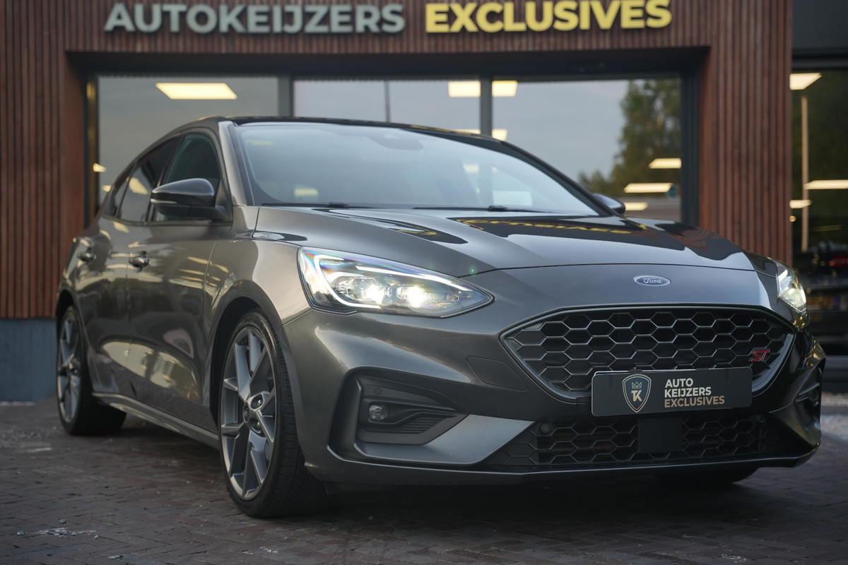 Ford Focus 2.3 EcoBoost ST-X MK4 Virtual Teller Automaat | Panorama | HUD | ACC | Performance Seats | Camera | Winter Pack