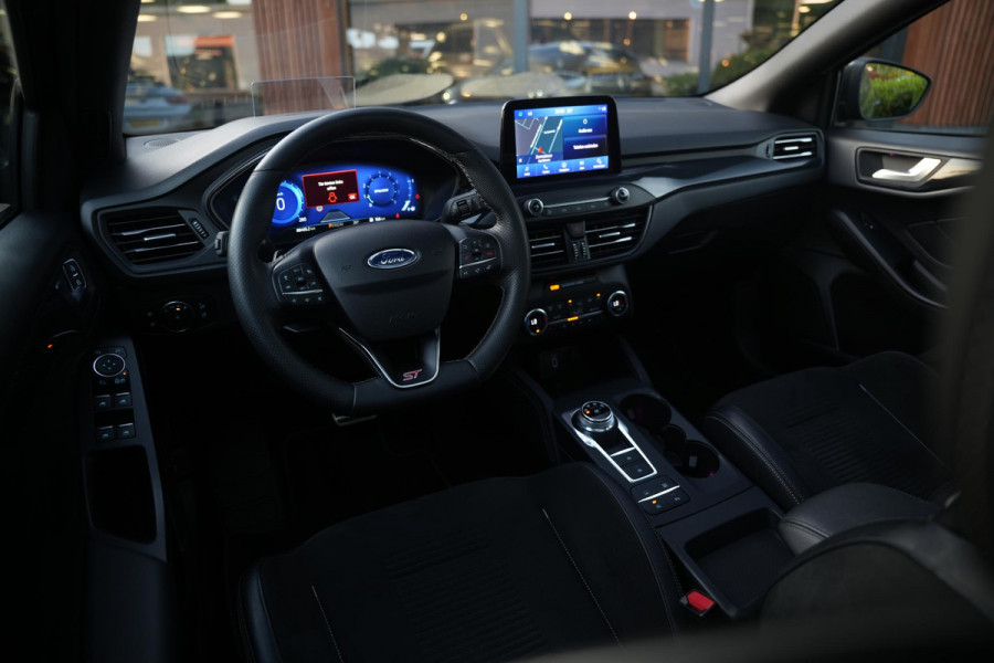 Ford Focus 2.3 EcoBoost ST-X MK4 Virtual Teller Automaat | Panorama | HUD | ACC | Performance Seats | Camera | Winter Pack