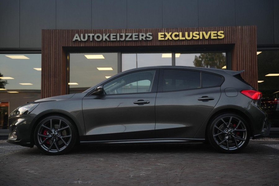 Ford Focus 2.3 EcoBoost ST-X MK4 Virtual Teller Automaat | Panorama | HUD | ACC | Performance Seats | Camera | Winter Pack