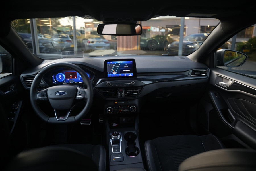 Ford Focus 2.3 EcoBoost ST-X MK4 Virtual Teller Automaat | Panorama | HUD | ACC | Performance Seats | Camera | Winter Pack
