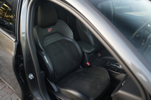 Ford Focus 2.3 EcoBoost ST-X MK4 Virtual Teller Automaat | Panorama | HUD | ACC | Performance Seats | Camera | Winter Pack
