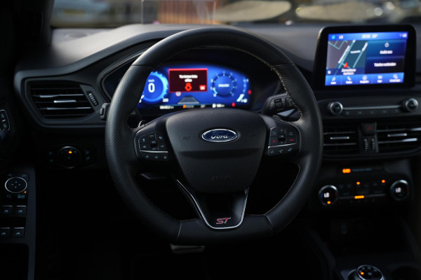 Ford Focus 2.3 EcoBoost ST-X MK4 Virtual Teller Automaat | Panorama | HUD | ACC | Performance Seats | Camera | Winter Pack