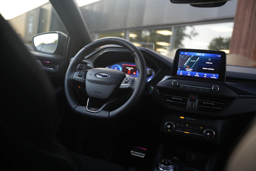 Ford Focus 2.3 EcoBoost ST-X MK4 Virtual Teller Automaat | Panorama | HUD | ACC | Performance Seats | Camera | Winter Pack