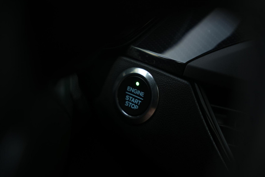 Ford Focus 2.3 EcoBoost ST-X MK4 Virtual Teller Automaat | Panorama | HUD | ACC | Performance Seats | Camera | Winter Pack