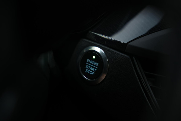 Ford Focus 2.3 EcoBoost ST-X MK4 Virtual Teller Automaat | Panorama | HUD | ACC | Performance Seats | Camera | Winter Pack
