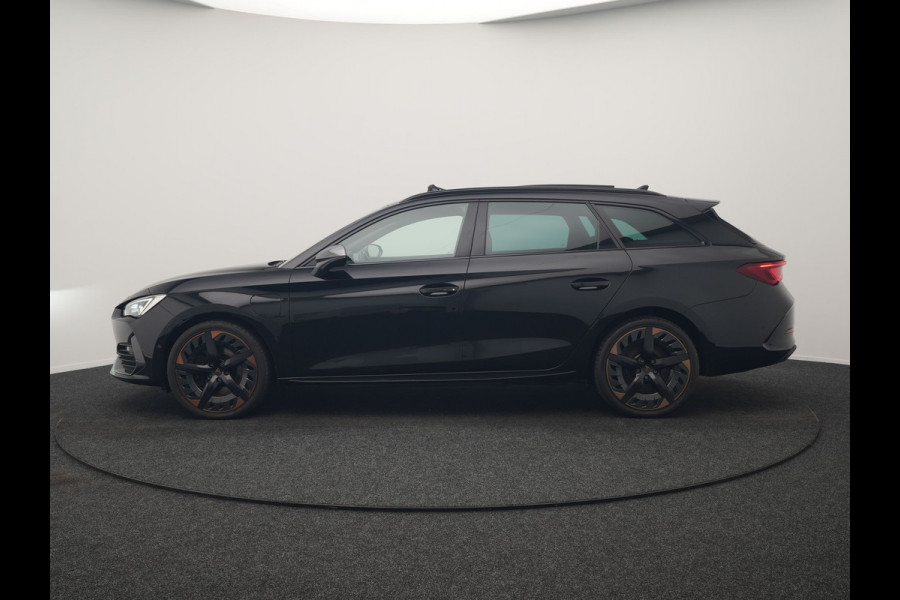 CUPRA Leon Sportstourer 1.4 e-Hybrid VZ Copper Edition PHEV 245pk Dealer O.H. | Panodak | Adaptive Cruise | Camera | Lederen Sportstoelen Memory & Verwarmd | Sfeerverlichting | Stuur Verwarmd | Apple Carplay | Keyless | Blis | Navigatie | DAB | Plug In Hybrid |