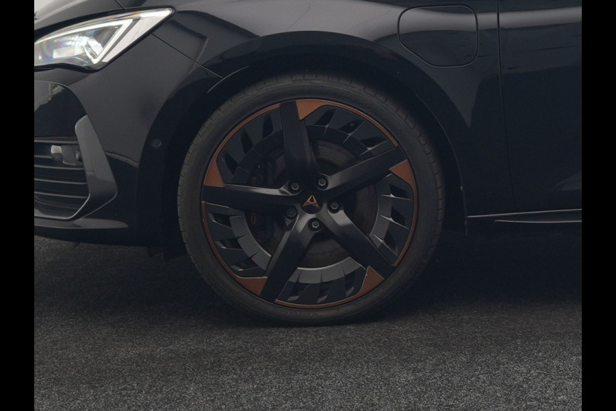 CUPRA Leon Sportstourer 1.4 e-Hybrid VZ Copper Edition PHEV 245pk Dealer O.H. | Panodak | Adaptive Cruise | Camera | Lederen Sportstoelen Memory & Verwarmd | Sfeerverlichting | Stuur Verwarmd | Apple Carplay | Keyless | Blis | Navigatie | DAB | Plug In Hybrid |