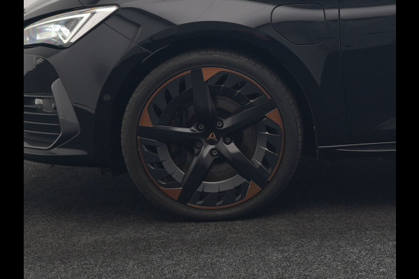 CUPRA Leon Sportstourer 1.4 e-Hybrid VZ Copper Edition PHEV 245pk Dealer O.H. | Panodak | Adaptive Cruise | Camera | Lederen Sportstoelen Memory & Verwarmd | Sfeerverlichting | Stuur Verwarmd | Apple Carplay | Keyless | Blis | Navigatie | DAB | Plug In Hybrid |