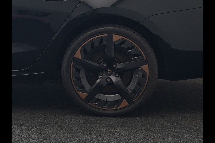 CUPRA Leon Sportstourer 1.4 e-Hybrid VZ Copper Edition PHEV 245pk Dealer O.H. | Panodak | Adaptive Cruise | Camera | Lederen Sportstoelen Memory & Verwarmd | Sfeerverlichting | Stuur Verwarmd | Apple Carplay | Keyless | Blis | Navigatie | DAB | Plug In Hybrid |