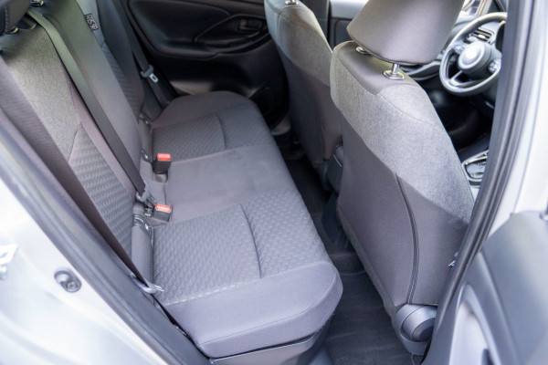 Toyota Yaris Cross 1.5 Hybrid 115 Active|Prijs rijklaar incl 12 mnd garantie|Stoelverwarming Carplay Clima Camera Ledverkichting
