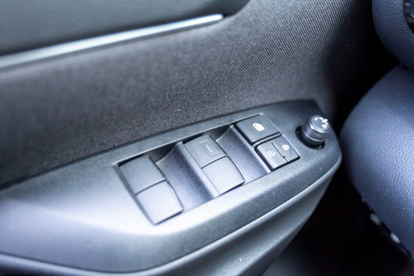 Toyota Yaris Cross 1.5 Hybrid 115 Active|Prijs rijklaar incl 12 mnd garantie|Stoelverwarming Carplay Clima Camera Ledverkichting