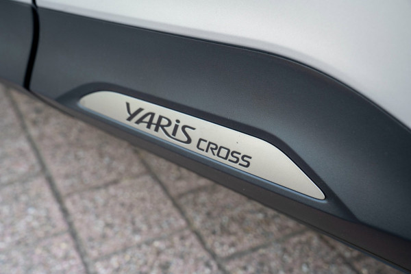 Toyota Yaris Cross 1.5 Hybrid 115 Active|Prijs rijklaar incl 12 mnd garantie|Stoelverwarming Carplay Clima Camera Ledverkichting