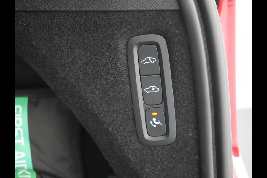 Volvo XC90 T8 Recharge AWD Plus Bright 7 Persoons LONG RANGE PHEV 455pk Dealer O.H. | Trekhaak Af Fabriek | Luchtvering | Adaptive Cruise | Harman / Kardon | Lederen Sportstoelen Ventilatie & Memory | 360 Camera | Stoelen & Stuur Verwarmd | Keyless | Blis | Google Assistent  | Plug In Hybrid |
