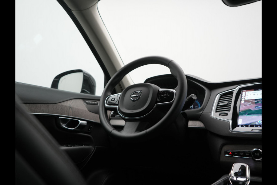 Volvo XC90 T8 Recharge AWD Plus Bright 7 Persoons LONG RANGE PHEV 455pk Dealer O.H. | Trekhaak Af Fabriek | Luchtvering | Adaptive Cruise | Harman / Kardon | Lederen Sportstoelen Ventilatie & Memory | 360 Camera | Stoelen & Stuur Verwarmd | Keyless | Blis | Google Assistent  | Plug In Hybrid |