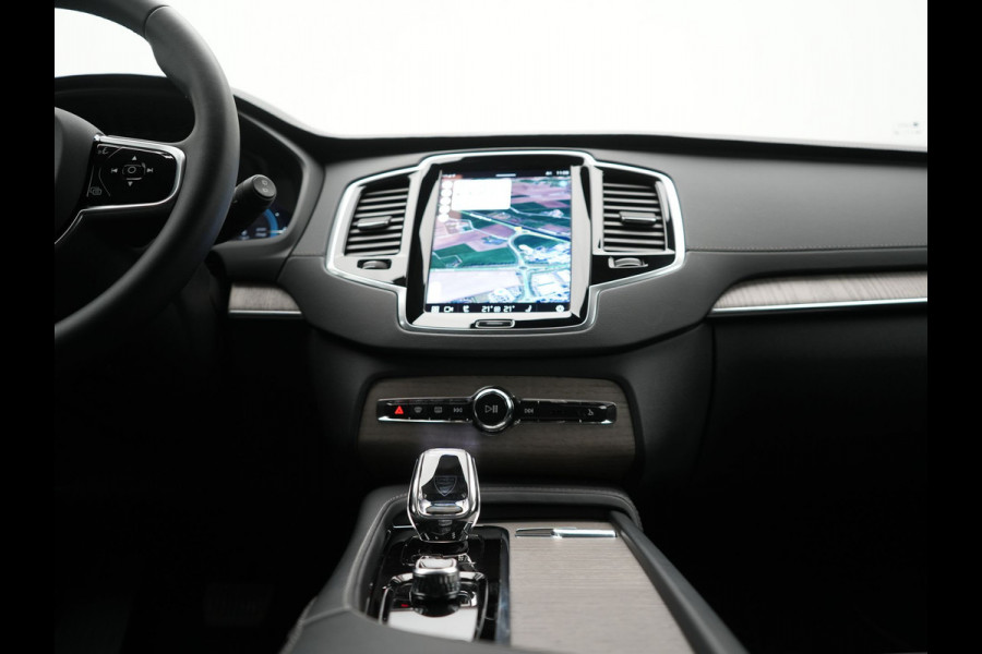 Volvo XC90 T8 Recharge AWD Plus Bright 7 Persoons LONG RANGE PHEV 455pk Dealer O.H. | Trekhaak Af Fabriek | Luchtvering | Adaptive Cruise | Harman / Kardon | Lederen Sportstoelen Ventilatie & Memory | 360 Camera | Stoelen & Stuur Verwarmd | Keyless | Blis | Google Assistent  | Plug In Hybrid |