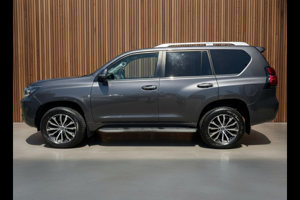 Toyota Land Cruiser 150 2.8 D-4D-F Executive Window Van