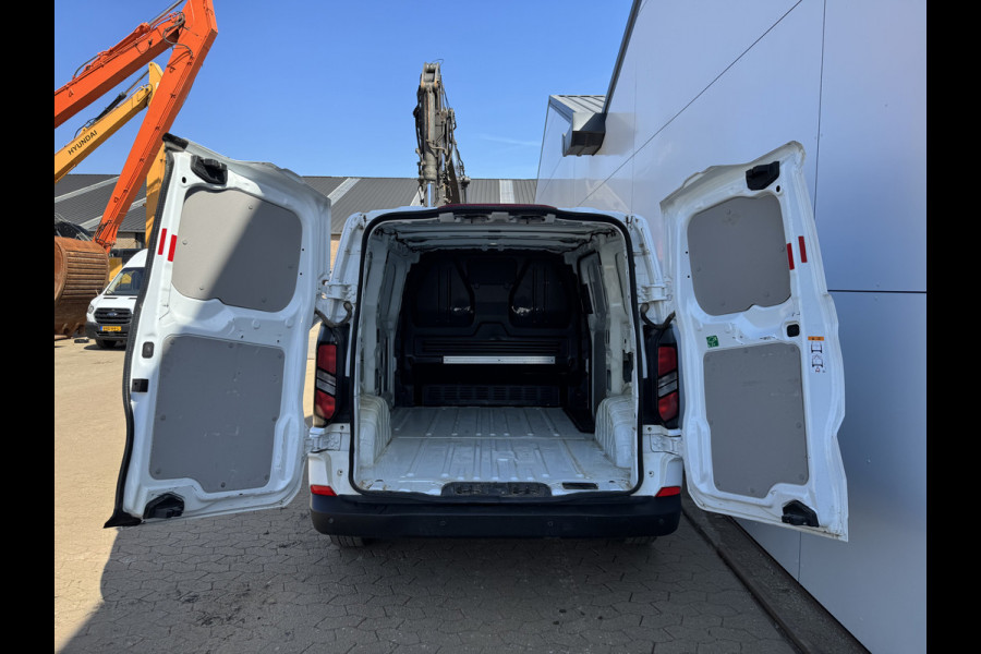Ford Transit Custom 2.0 TDCI 140PK AWD Automaat L1H1 4x4 LED Adaptieve Cruise Carplay Camera Navigatie Parkeersensoren v+a