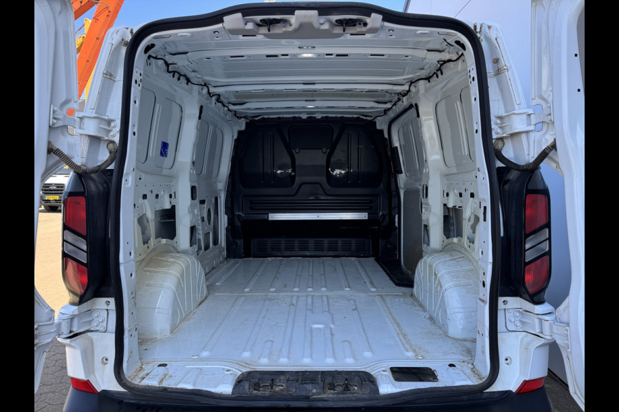 Ford Transit Custom 2.0 TDCI 140PK AWD Automaat L1H1 4x4 LED Adaptieve Cruise Carplay Camera Navigatie Parkeersensoren v+a
