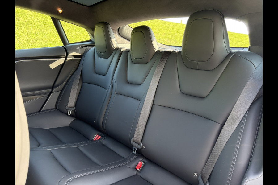 Tesla Model S Long Range !!! Verkocht !!! 1e Eigenaar | Origineel NL Auto | AutoPilot 3.0 | Trekhaak | 4x Nieuwe Michelin ZOBA| Incl. Winterset op LMV
