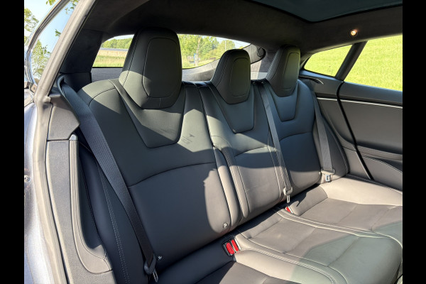 Tesla Model S Long Range !!! Verkocht !!! 1e Eigenaar | Origineel NL Auto | AutoPilot 3.0 | Trekhaak | 4x Nieuwe Michelin ZOBA| Incl. Winterset op LMV
