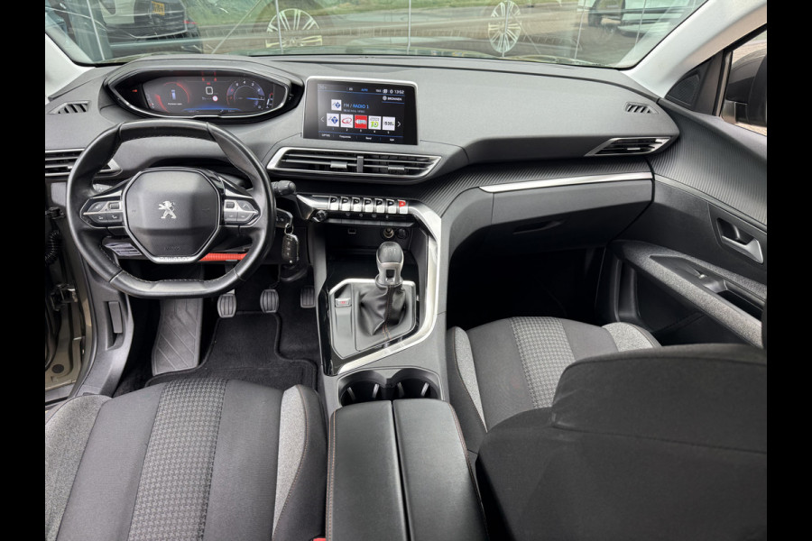 Peugeot 5008 1.2 PureTech Blue Lease Executive ** Trekhaak ** 7-persoons ** Navigatie ** NAP!!