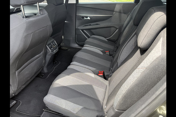 Peugeot 5008 1.2 PureTech Blue Lease Executive ** Trekhaak ** 7-persoons ** Navigatie ** NAP!!